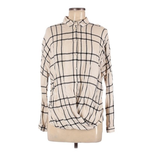 BDG M white/grey plaid button up long sleeve twist front hi-low top‎